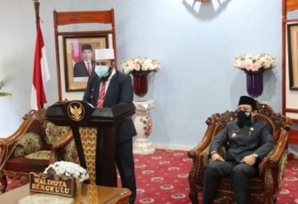 Wali Kota Bengkulu Helmi Hasan Saat Menyampaikan LKPJ Tahun 2019 
