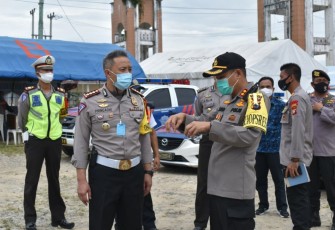 Dirlantas Polda Riau bersama Kapolres Kampar Tinjau Pos Cek Point Covid-19 di XIII Koto Kampar