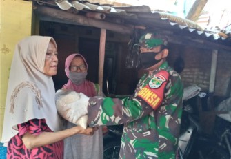 Masifnya Koramil 06/Cempaka Putih Bagikan Bantuan