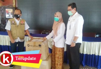 Forum Komunikasi Masyarakat Indonesia-Singapura Berikan Bantuan APD bagi Pemkot Tegal