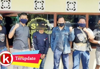 Tersangka (diborgol) saat diamankan tim Macan Komering