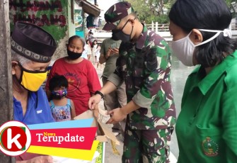 Pacu Semangat Danramil dan Persit Johar Baru Bagikan Takjil dan Beras