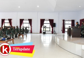 Kolonel Inf Jannie Aldrin Siahaan saat memberikan arahan