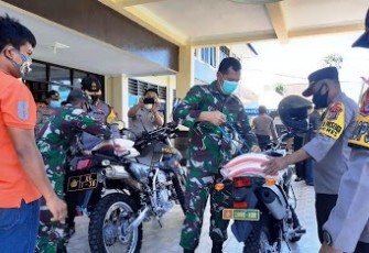 TNI-Polri Berbagi Kasih