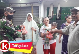  Kodim 0503/JB Bagikan Nasi Bungkus Gratis untuk Warga Kapuk Cengkareng