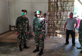Dandim 0807/Tulungagung Datangi Lokasi TMMD Lakukan Pengecekan Rumah Sugeng