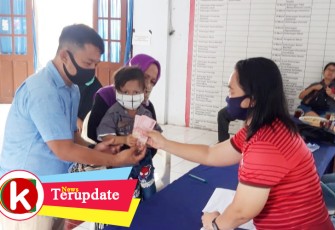 Pemerintah kelurahan Bitung tengah salurkan BST lansia