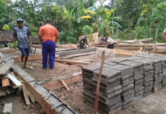 Papan Cor Mulai Dilepas