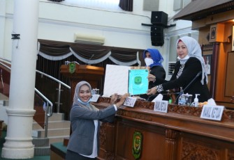 DPRD Tanjung Pinang Sampaikan Pandangan Umum Fraksi Terhadap Jawaban Plt Walikota Terkait Interplasi TPP ASN