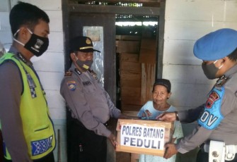 Polsek Limpung Beri Bantuan ke Warga Kurang Mampu
