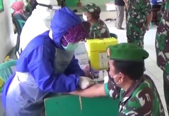 Rapid test Covid-19 di Aula Makodim 0735/Surakarta Jalan Ahmad Yani No. 349 Kelurahan Kerten Kecamatan Laweyan Solo Jawa Tengah.