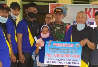 Warga Desa Tanjung Kemuning OKU Timur Terima BLT Tahap Kedua
