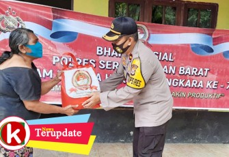 Wakapolres SBB Serahkan Bingkisan Kepada 13 Purnawirawan Polri dan 6 Warakauri