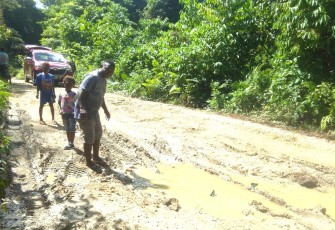 Jalan rusak di Maybrat