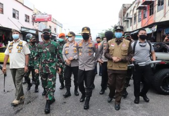 Panglima TNI dan Kapolri Tinjau Pasar Kodim Senapelan Pekanbaru Riau