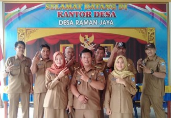 Kades Raman Jaya beserta perangkat