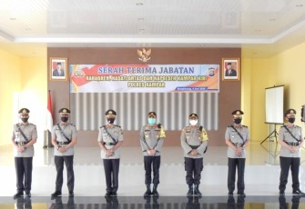Foto bersama usai sertijab