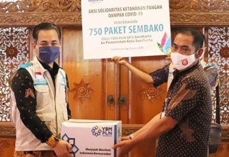Serah terima sejumlah bantuan dari berbagai instansi kepada Walikota Solo FX Hadi Rudyatmo di Rumah Dinas Walikota Loji Gandrung Solo Jawa Tengah. (Foto : Istimewa)
