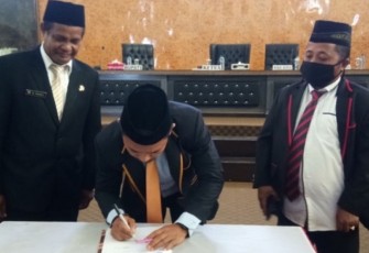 penandatanganan persetujuan revisi RPJMD tahun 2017-2020