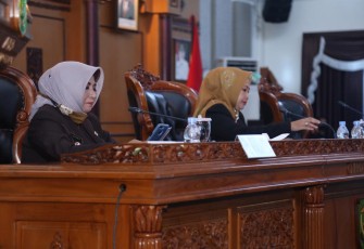 Plt. Walikota Tanjungpinang Lakukan Penandatanganan dan Persetujuan Bersama Pimpinan DPRD Tanjungpinang