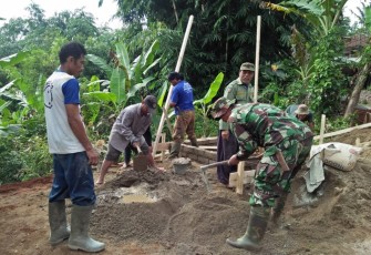 Jaga Keamanan Lingkungan, TNI Bangun Pos Kamling