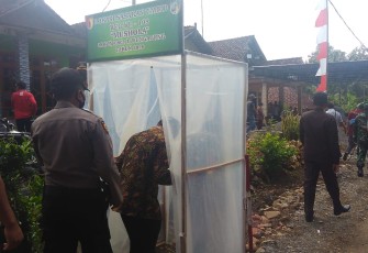 Para Tim Harus Melewati Ruang Penyemprotan