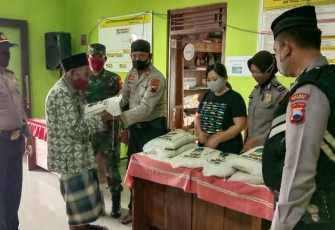 Polres Batang Terus Beri Bantuan ke Masyarakat Kurang Mampu