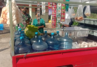 Pedagang Keliling Warnai Desa Ngepoh di Pelaksanaan TMMD Permudah Belanja