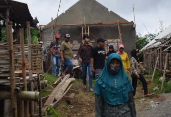 Warga Saksikan Rumah Mukidi yang Hampir Jadi