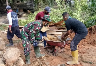 Bersama Rakyat TNI Bangun Dua Desa Perbatasan Indonesia Malaysia