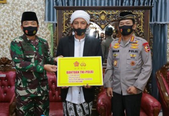 Panglima TNI dan Kapolri Beri Bantuan secara simbolis di Ponpes Subulul Huda