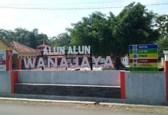 Alun alun kantor desa wanajaya