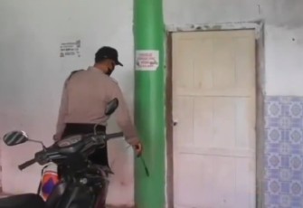 Polres Benteng Lakukan Penyemprotan Disinfektan di Masjid