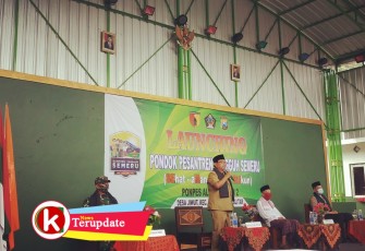 Bupati Rijanto saat Memberikan Sambutan di Ponpes Al Mawaddah II (foto: Faisal NR / Klikwarta.com)