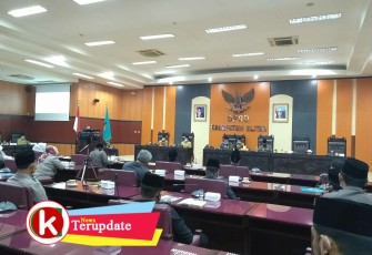 Suasana Rapat Paripurna DPRD Kabupaten Blitar (foto: Faisal NR / Klikwarta.com) 