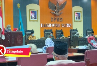 Rapat Paripurna DPRD Kabupaten Blitar, Selasa 7 Juli 2020 (foto: Faisal NR / Klikwarta.com)