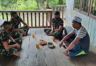 Jalin Kedekatan Dengan Warga, Satgas TMMD Rutin Lakukan Anjangsana Door To Door