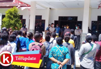 Ratusan Peserta Tes CPNSD di Raja Ampat Datangi Kantor BKD