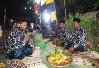 Desa Sukolilan Potong Tumpeng dan Doa Bersama