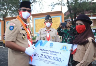 Penyerahan bantuan secara simbolis