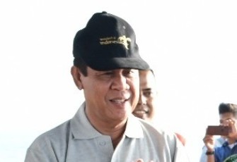 Gubernur Kepri H. Isdianto 