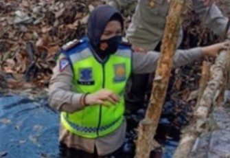 Polwan Polres OKI Giat Patroli Antisipasi Karhutla dan Gelar Bakti Sosial