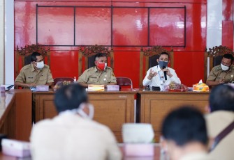 Haryanto ketika sosialisaikan Perbup di Pendopo Kecamatan Juwana