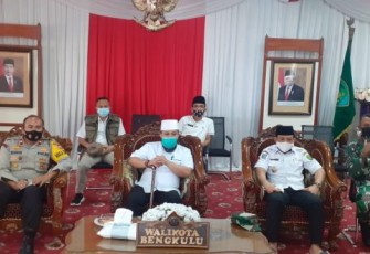 Wali Kota Bengkulu Helmi Hasan Mengikuti Rakor Secara Virtual 