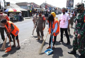 Pelanggar Kena Sanksi Sosial