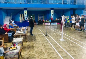 Ketua DPRD Raja Ampat Menutup Turnamen Badminton Intern PB Kali Raja “AFU CUP I“