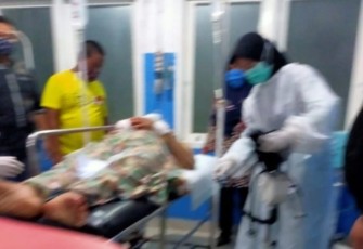 Korban saat mendapatkan pertolongan medis