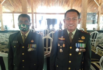 (Kiri) Pasi Intel 0619 Kapten Inf Budi Hari Suswantoro. (Kanan) Dandim 0619 Letkol Arm Krisrantau Herwaman.