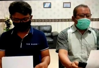 Kadis Kesehatan dan Tim Gugus Tugas Aceh Singkil Saat Menyampaikan Laporan