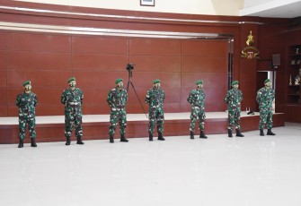 Prosesi laporan Korp kenaikan pangkat perwira di aula Makodam IV/Diponegoro Jl. Perintis Kemerdekaan, Watugong, Semarang. Kamis (1/10/2020). 